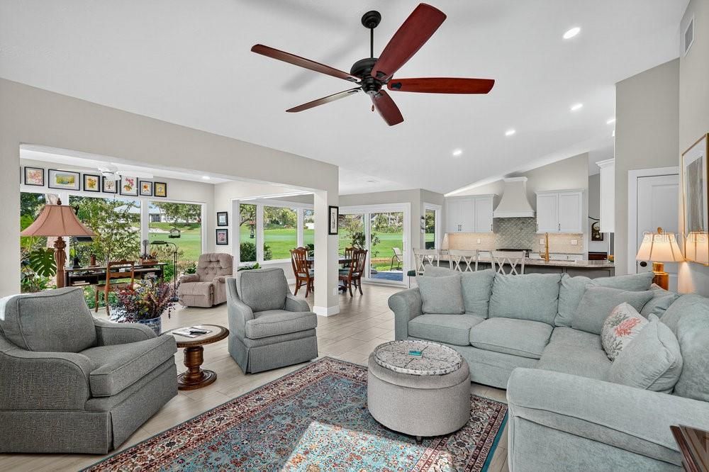 Под контрактом: $859,000 (3 спален, 2 ванн, 2545 Квадратных фут)