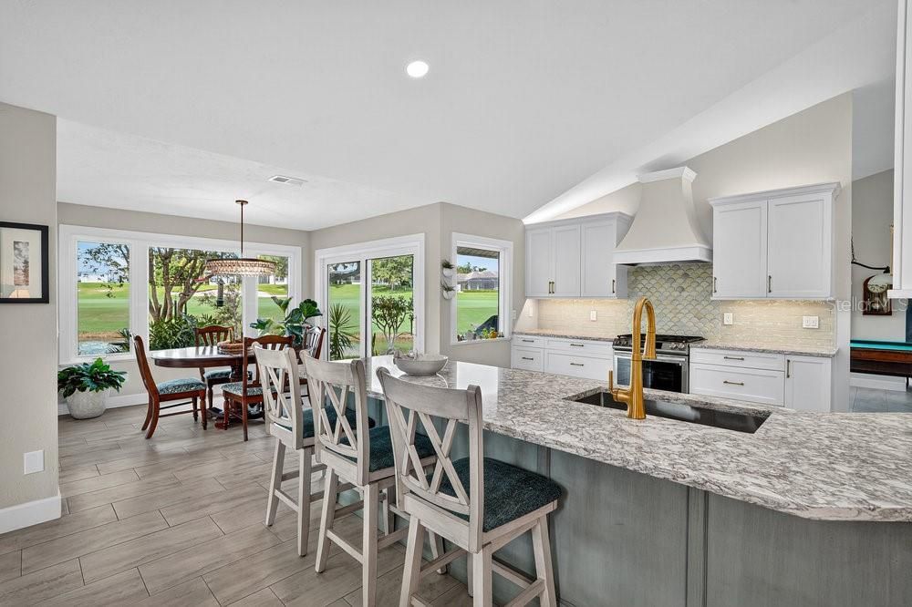 Под контрактом: $859,000 (3 спален, 2 ванн, 2545 Квадратных фут)