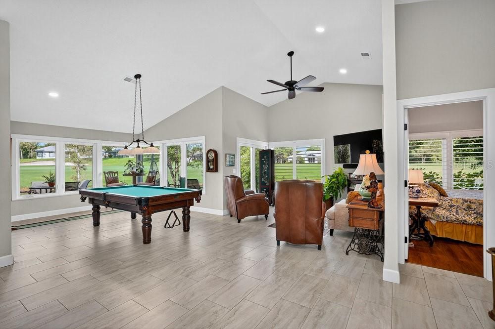 Под контрактом: $859,000 (3 спален, 2 ванн, 2545 Квадратных фут)