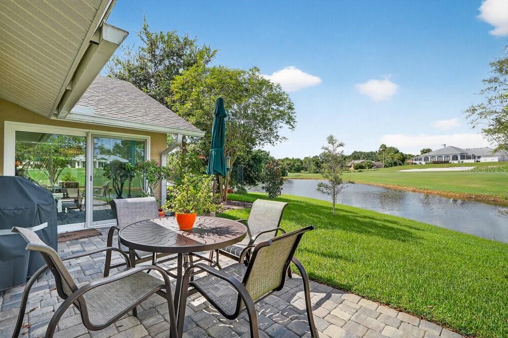 Под контрактом: $859,000 (3 спален, 2 ванн, 2545 Квадратных фут)