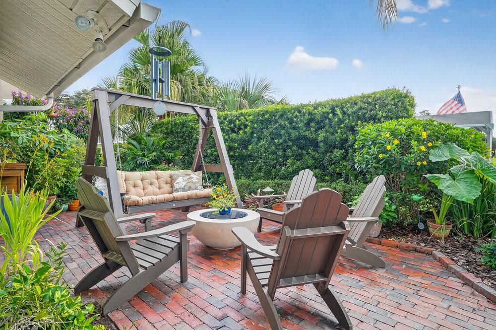 Под контрактом: $859,000 (3 спален, 2 ванн, 2545 Квадратных фут)