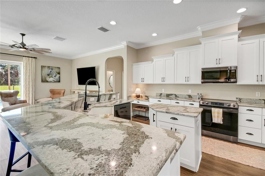 En Venta: $1,200,000 (4 camas, 3 baños, 2749 Pies cuadrados)