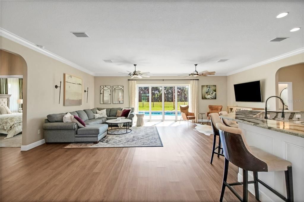 En Venta: $1,200,000 (4 camas, 3 baños, 2749 Pies cuadrados)