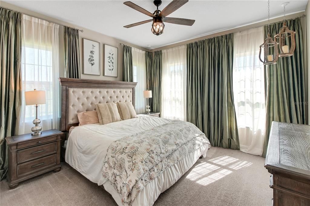 En Venta: $1,200,000 (4 camas, 3 baños, 2749 Pies cuadrados)