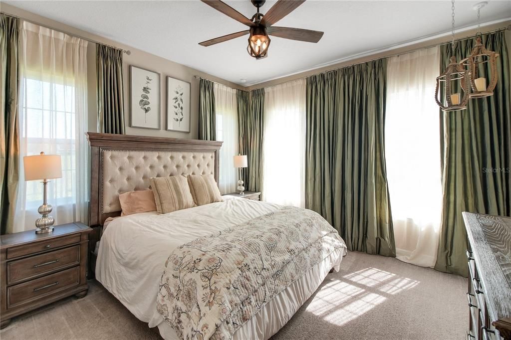 En Venta: $1,200,000 (4 camas, 3 baños, 2749 Pies cuadrados)