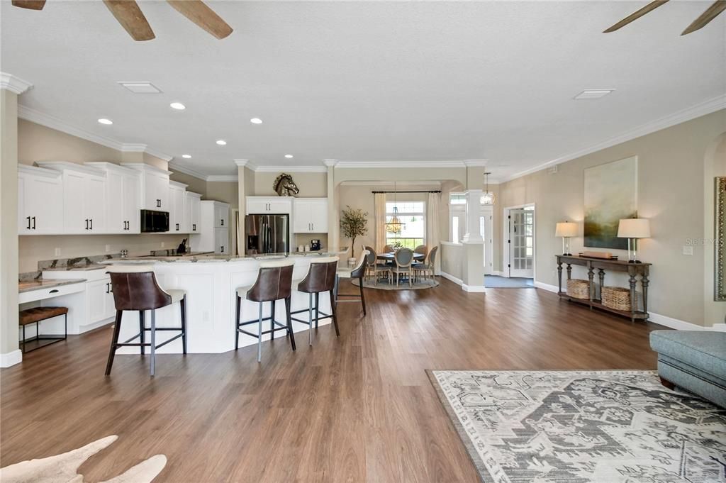 En Venta: $1,200,000 (4 camas, 3 baños, 2749 Pies cuadrados)