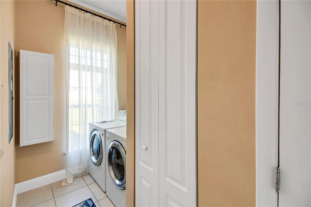 En Venta: $1,200,000 (4 camas, 3 baños, 2749 Pies cuadrados)