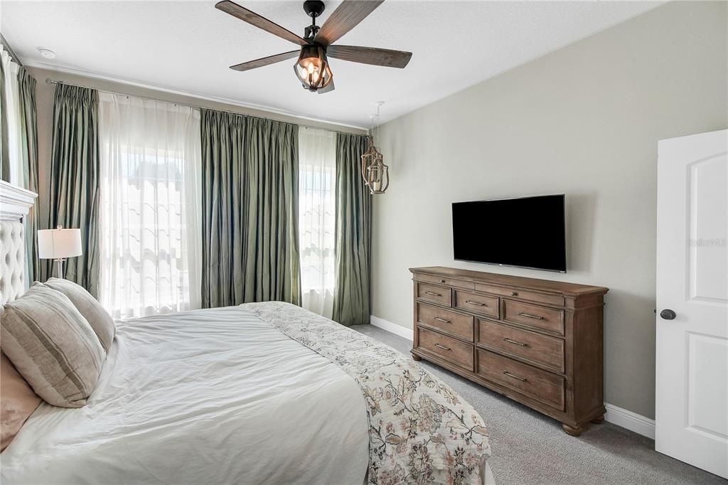 En Venta: $1,200,000 (4 camas, 3 baños, 2749 Pies cuadrados)