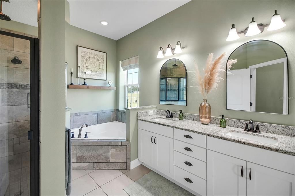 En Venta: $1,200,000 (4 camas, 3 baños, 2749 Pies cuadrados)