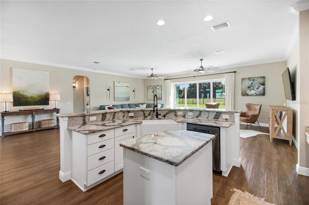 En Venta: $1,200,000 (4 camas, 3 baños, 2749 Pies cuadrados)