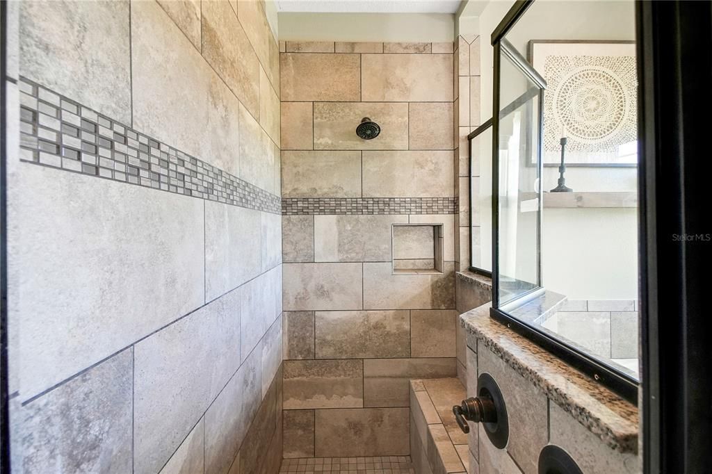 En Venta: $1,200,000 (4 camas, 3 baños, 2749 Pies cuadrados)