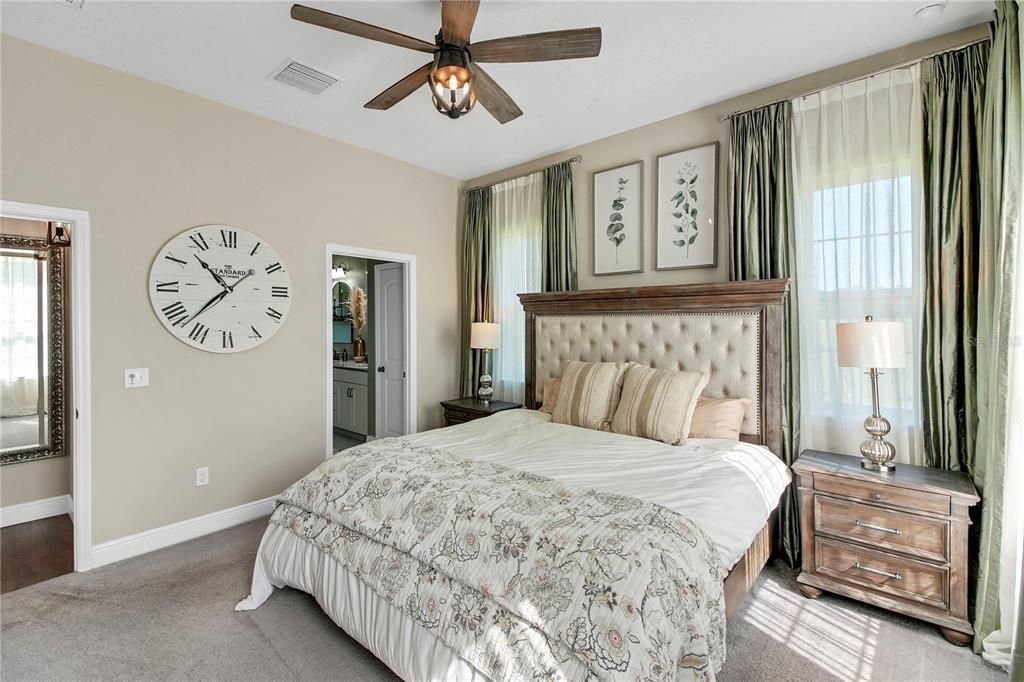 En Venta: $1,200,000 (4 camas, 3 baños, 2749 Pies cuadrados)