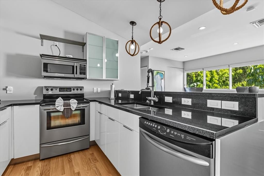 For Sale: $2,195,000 (4 beds, 4 baths, 4278 Square Feet)