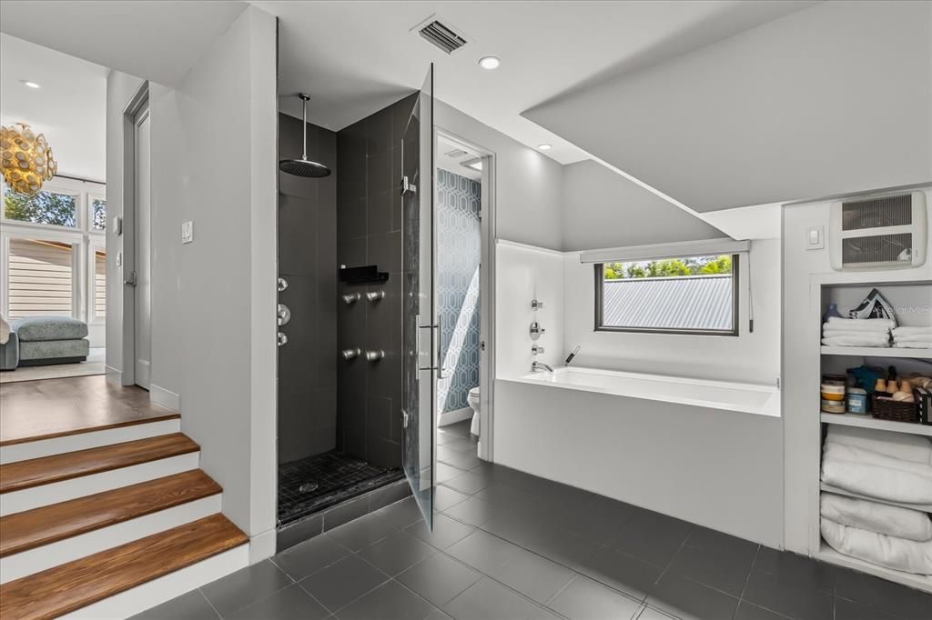 For Sale: $2,195,000 (4 beds, 4 baths, 4278 Square Feet)