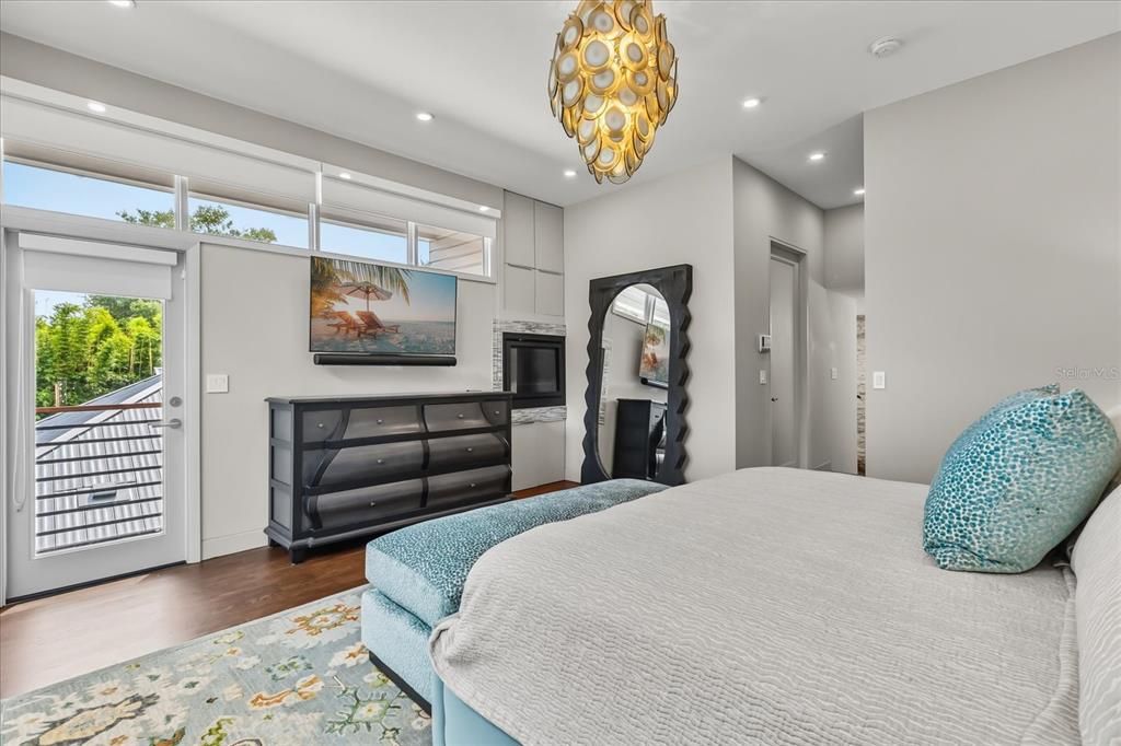 For Sale: $2,195,000 (4 beds, 4 baths, 4278 Square Feet)