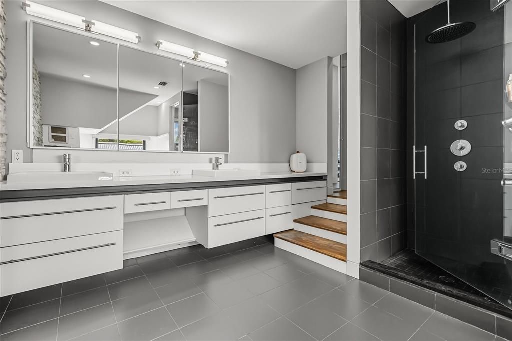 For Sale: $2,195,000 (4 beds, 4 baths, 4278 Square Feet)