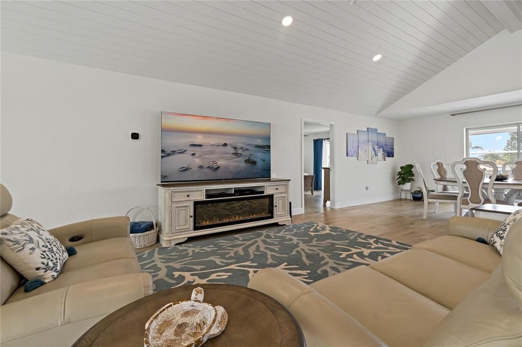 待售: $814,998 (4 贝兹, 3 浴室, 1830 平方英尺)