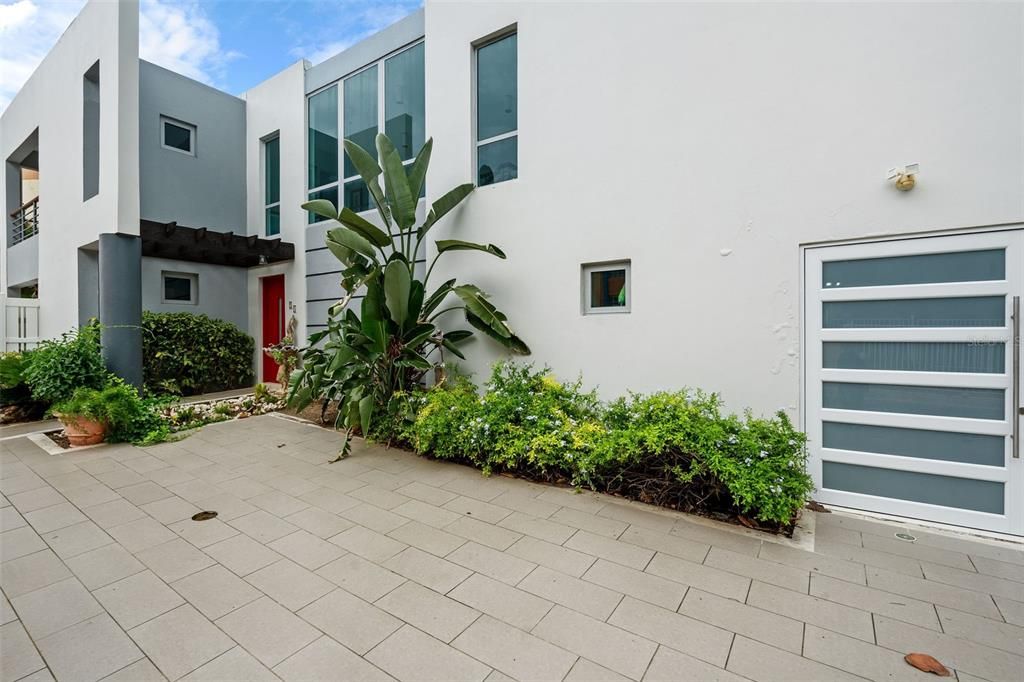 For Rent: $18,000 (4 beds, 5 baths, 3500 Square Feet)