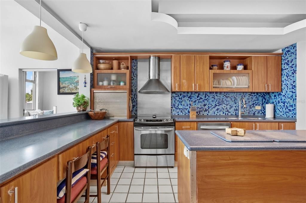 For Rent: $18,000 (4 beds, 5 baths, 3500 Square Feet)