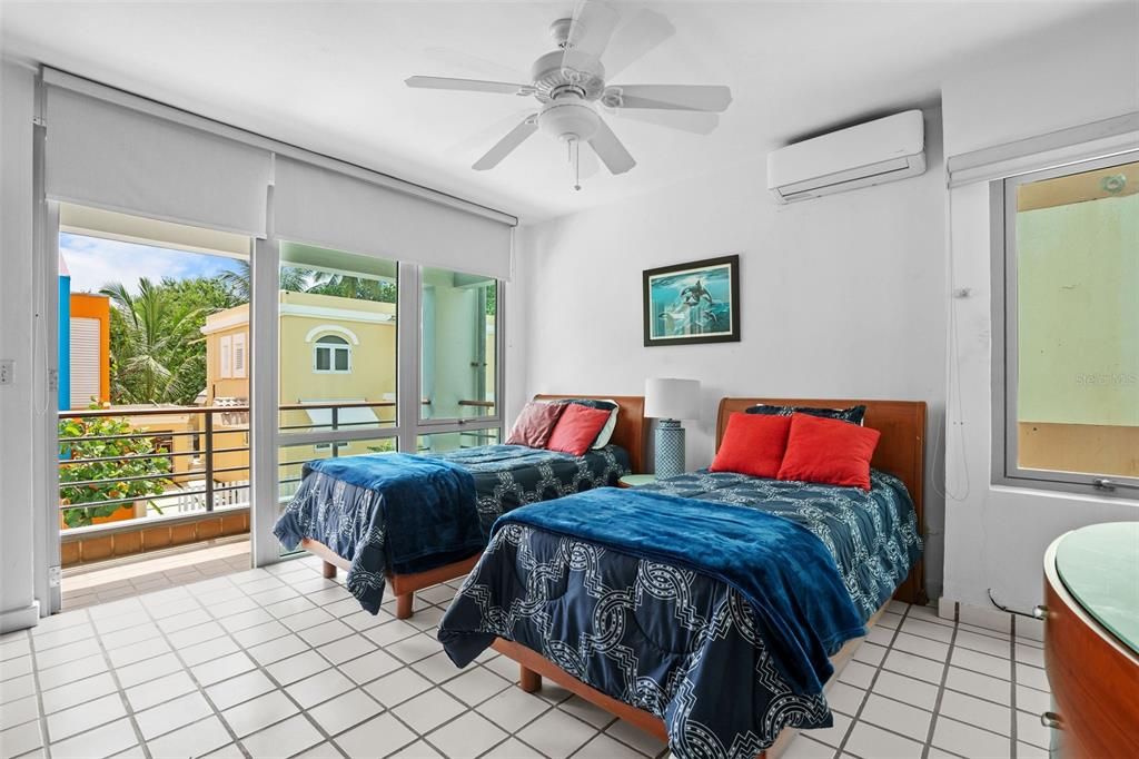 For Rent: $18,000 (4 beds, 5 baths, 3500 Square Feet)