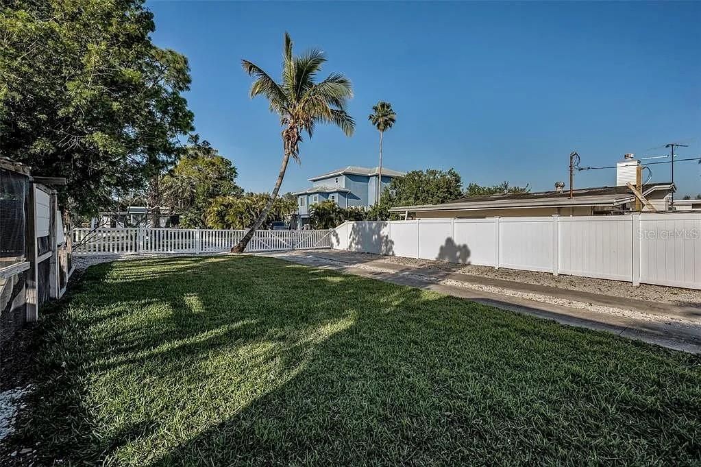 For Sale: $497,000 (4 beds, 2 baths, 1784 Square Feet)