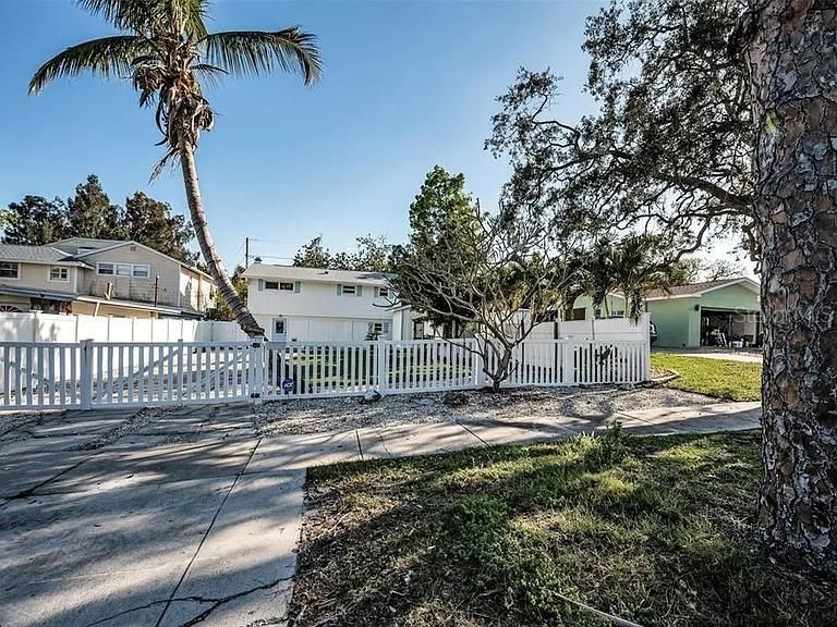 For Sale: $497,000 (4 beds, 2 baths, 1784 Square Feet)