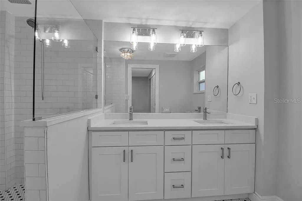 For Sale: $497,000 (4 beds, 2 baths, 1784 Square Feet)