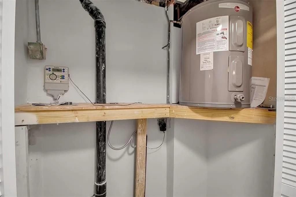 For Sale: $497,000 (4 beds, 2 baths, 1784 Square Feet)