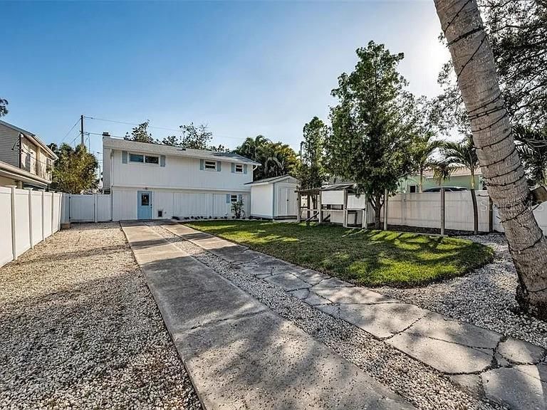 For Sale: $497,000 (4 beds, 2 baths, 1784 Square Feet)