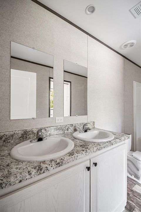 For Sale: $279,900 (3 beds, 2 baths, 1493 Square Feet)