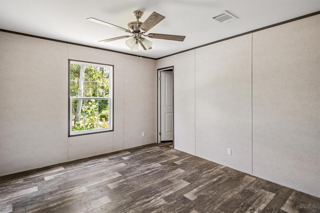 For Sale: $279,900 (3 beds, 2 baths, 1493 Square Feet)