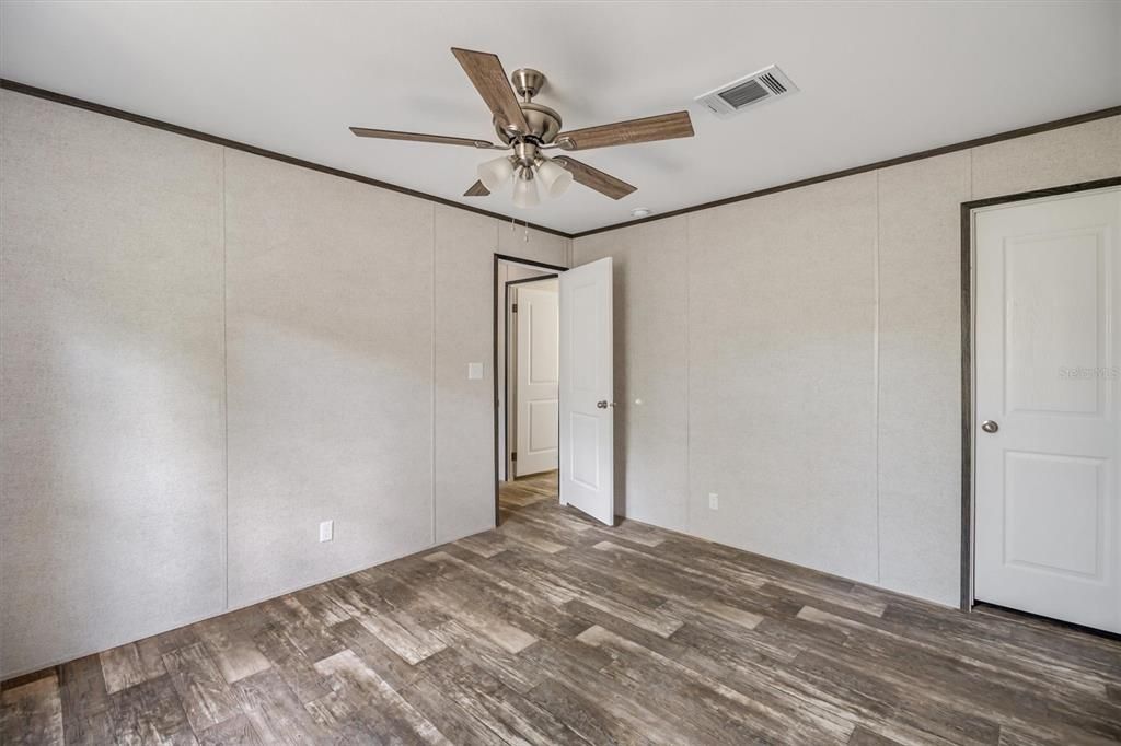 For Sale: $279,900 (3 beds, 2 baths, 1493 Square Feet)