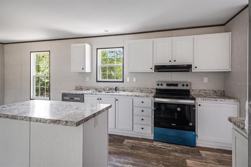 For Sale: $279,900 (3 beds, 2 baths, 1493 Square Feet)