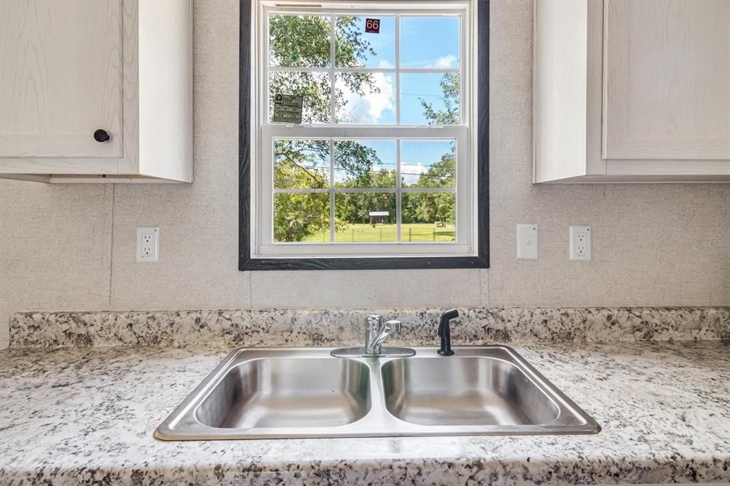 For Sale: $279,900 (3 beds, 2 baths, 1493 Square Feet)