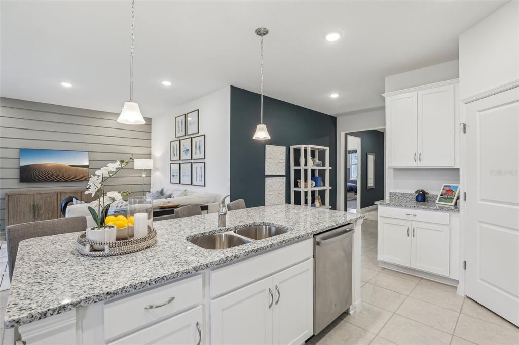 For Sale: $305,490 (3 beds, 2 baths, 1589 Square Feet)