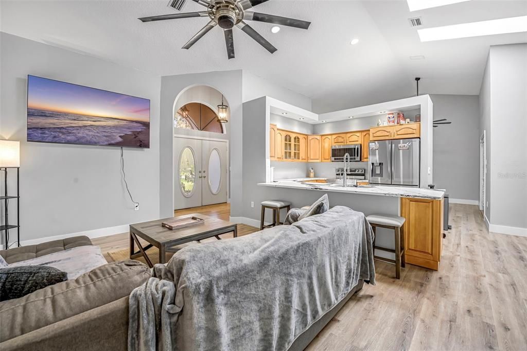 Activo con contrato: $575,000 (3 camas, 2 baños, 1839 Pies cuadrados)