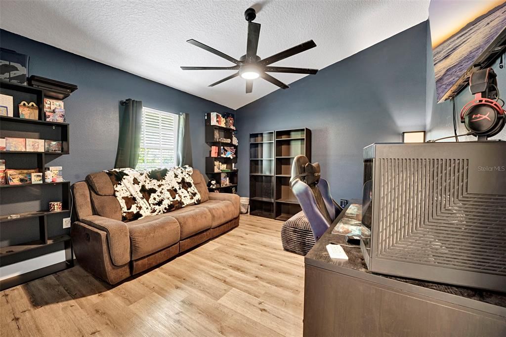 Activo con contrato: $575,000 (3 camas, 2 baños, 1839 Pies cuadrados)