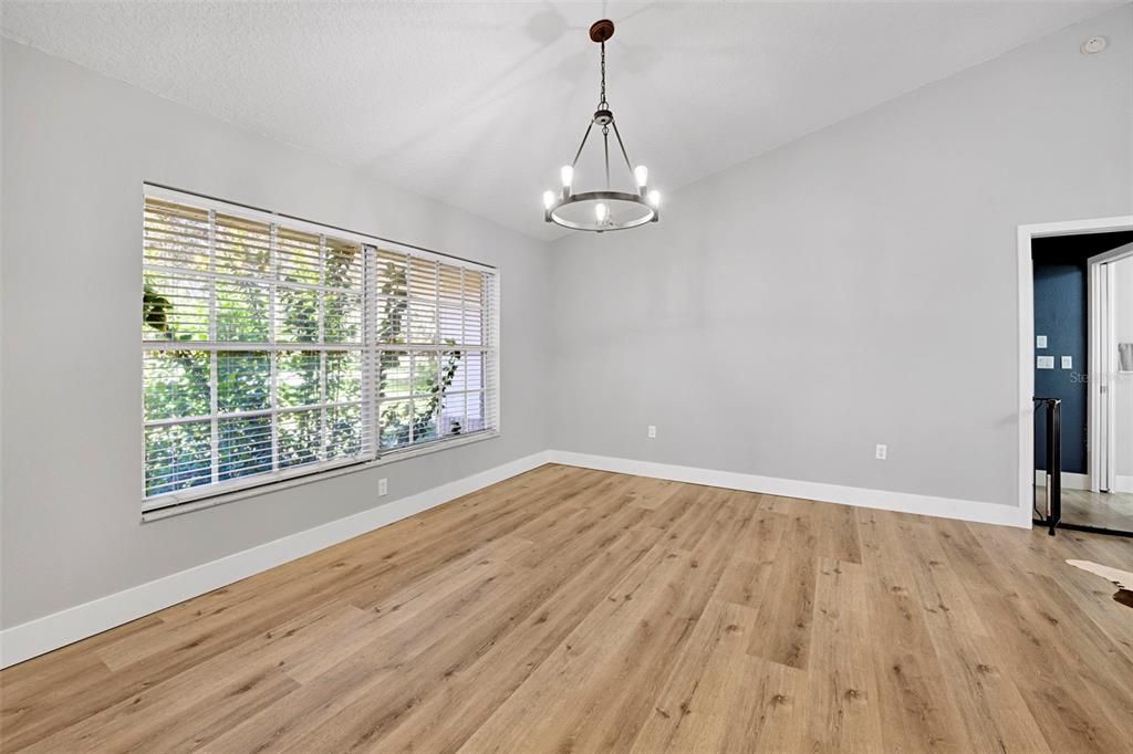 Activo con contrato: $575,000 (3 camas, 2 baños, 1839 Pies cuadrados)