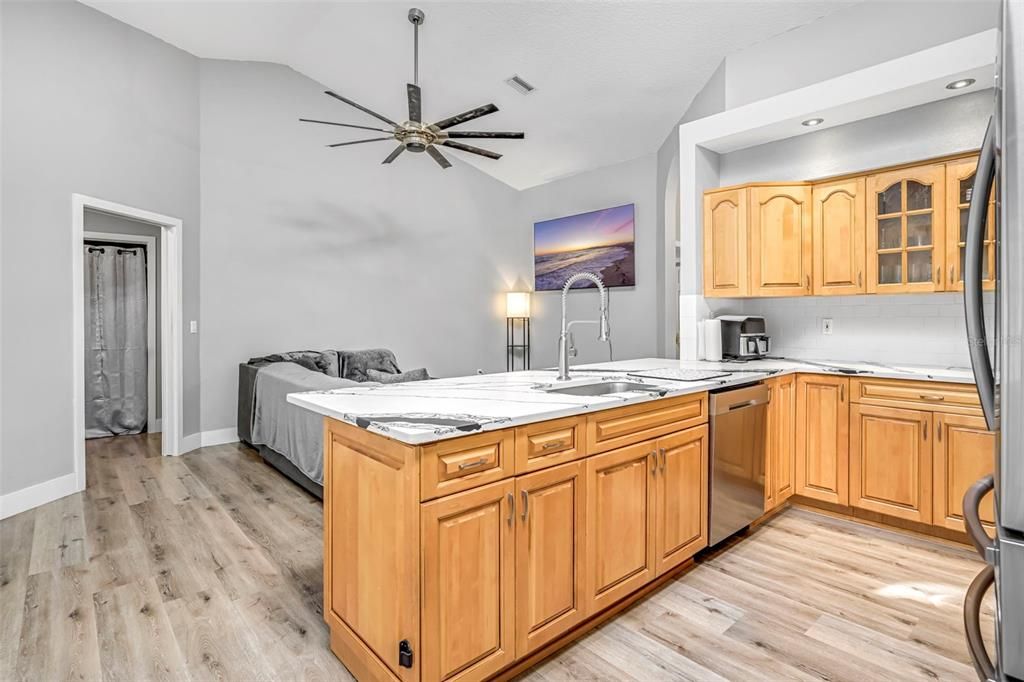 Activo con contrato: $575,000 (3 camas, 2 baños, 1839 Pies cuadrados)