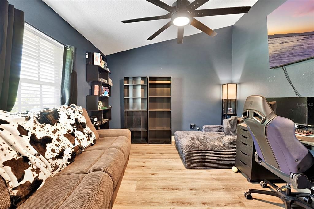 Activo con contrato: $575,000 (3 camas, 2 baños, 1839 Pies cuadrados)