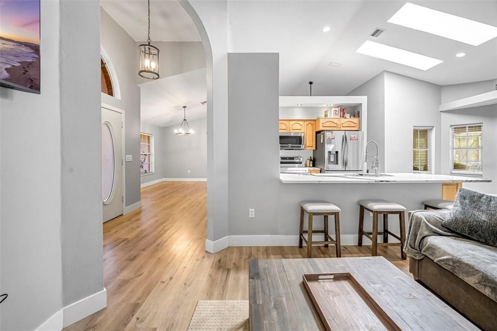 Activo con contrato: $575,000 (3 camas, 2 baños, 1839 Pies cuadrados)