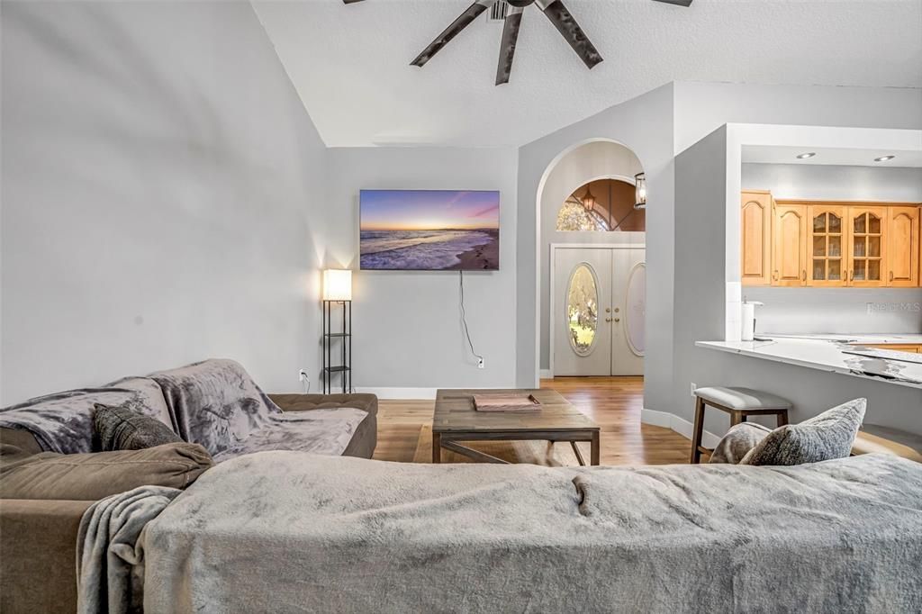 Activo con contrato: $575,000 (3 camas, 2 baños, 1839 Pies cuadrados)