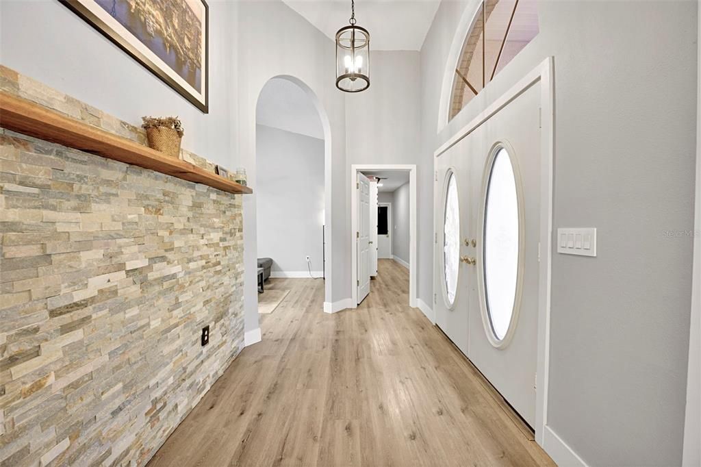 Activo con contrato: $575,000 (3 camas, 2 baños, 1839 Pies cuadrados)