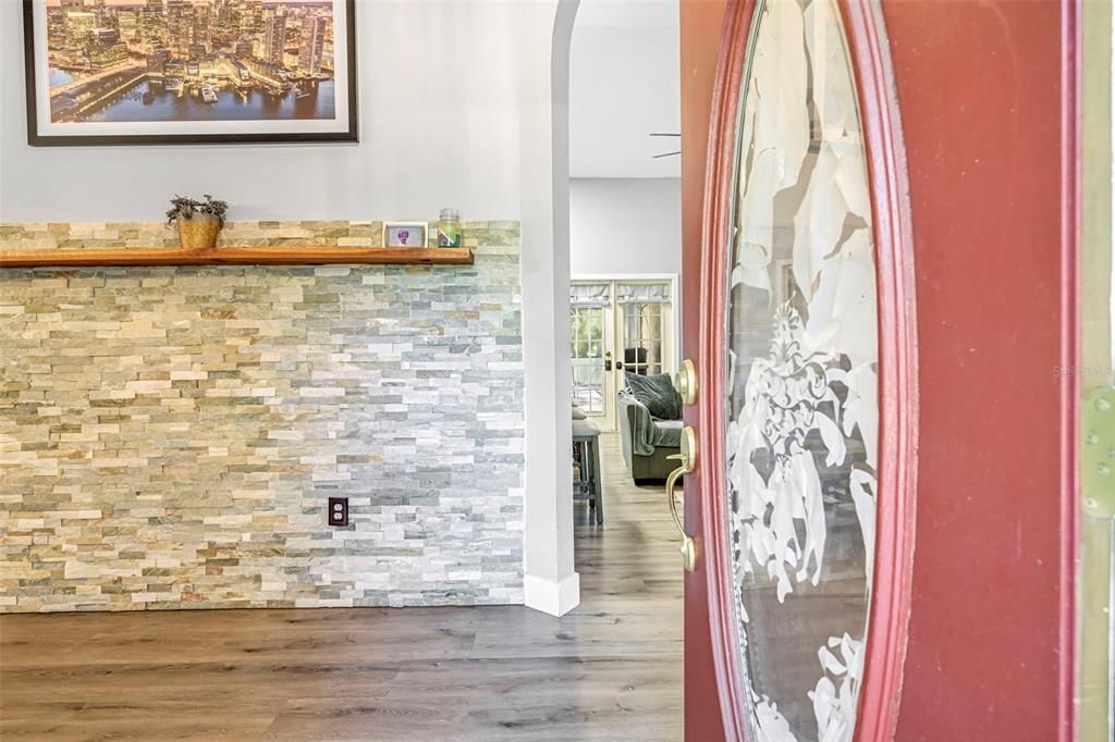 Activo con contrato: $575,000 (3 camas, 2 baños, 1839 Pies cuadrados)