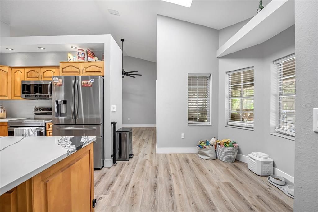 Activo con contrato: $575,000 (3 camas, 2 baños, 1839 Pies cuadrados)