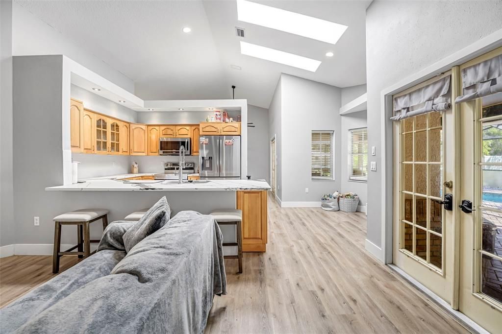 Activo con contrato: $575,000 (3 camas, 2 baños, 1839 Pies cuadrados)