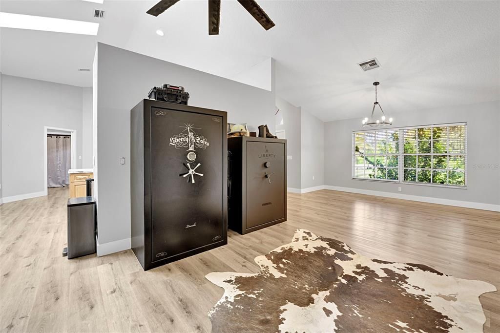 Activo con contrato: $575,000 (3 camas, 2 baños, 1839 Pies cuadrados)