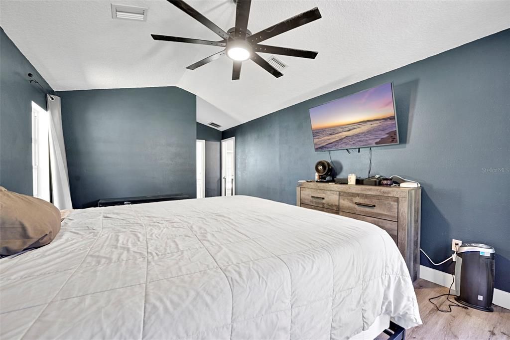 Activo con contrato: $575,000 (3 camas, 2 baños, 1839 Pies cuadrados)