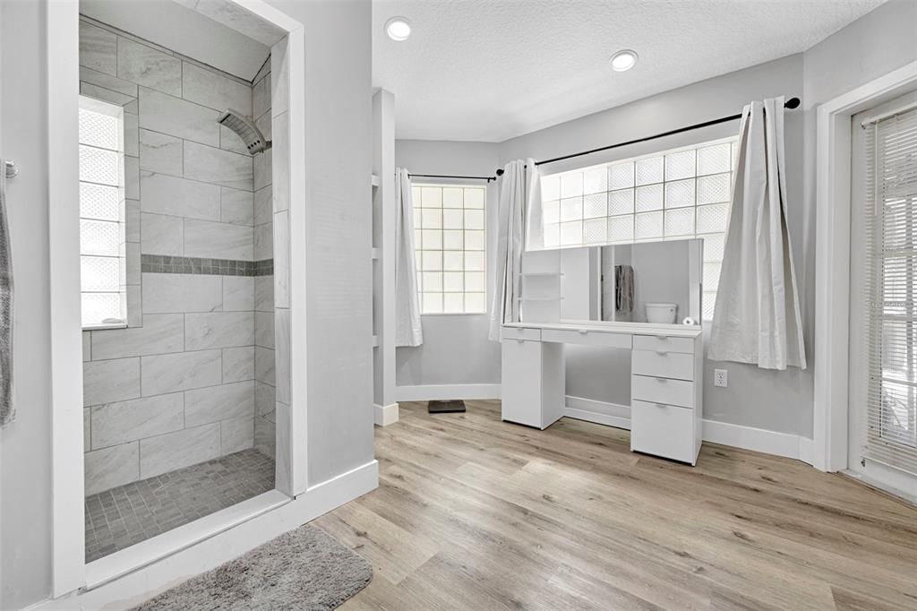 Activo con contrato: $575,000 (3 camas, 2 baños, 1839 Pies cuadrados)