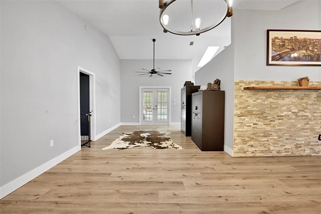 Activo con contrato: $575,000 (3 camas, 2 baños, 1839 Pies cuadrados)